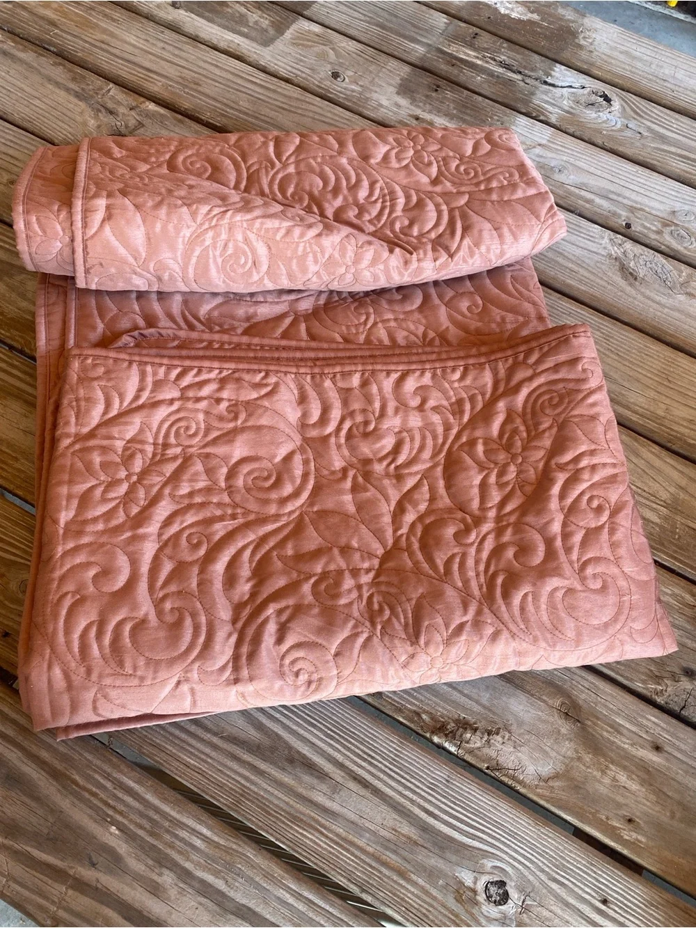 Quilted terra-cotta Floral Bed Runner